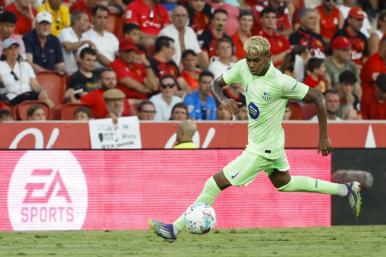 世体:亚马尔希望获得任意球&点球主罚权,本赛季打入更多进球