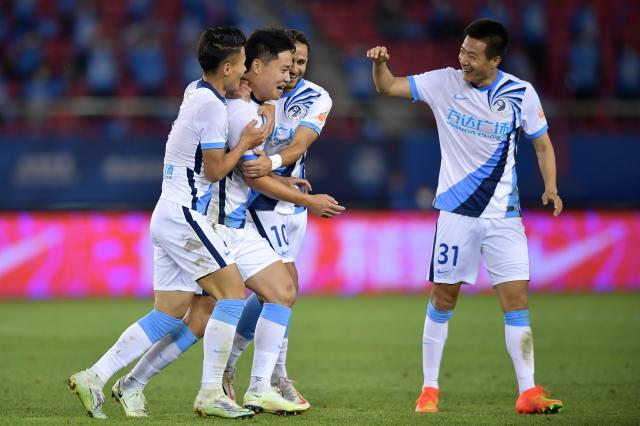 【中超】费煜梅开二度两外援建功 大连人5比1深圳队